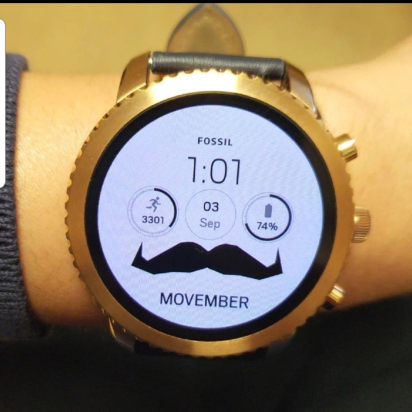 SOLD! FOSSIL SMARTWATCH - Picture 2 of 2